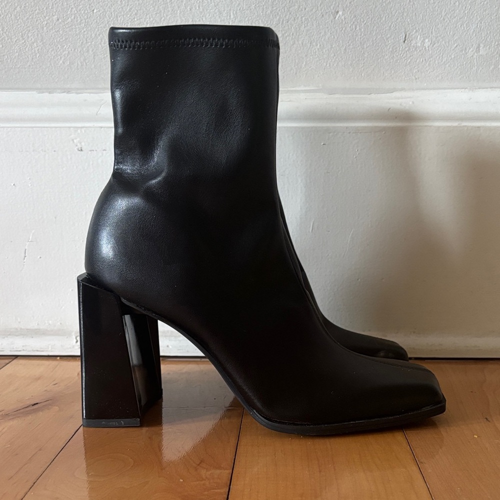 GB "Holy-Grail" Black Leather Square-Toe Ankle Boots - Picture 3 of 3
